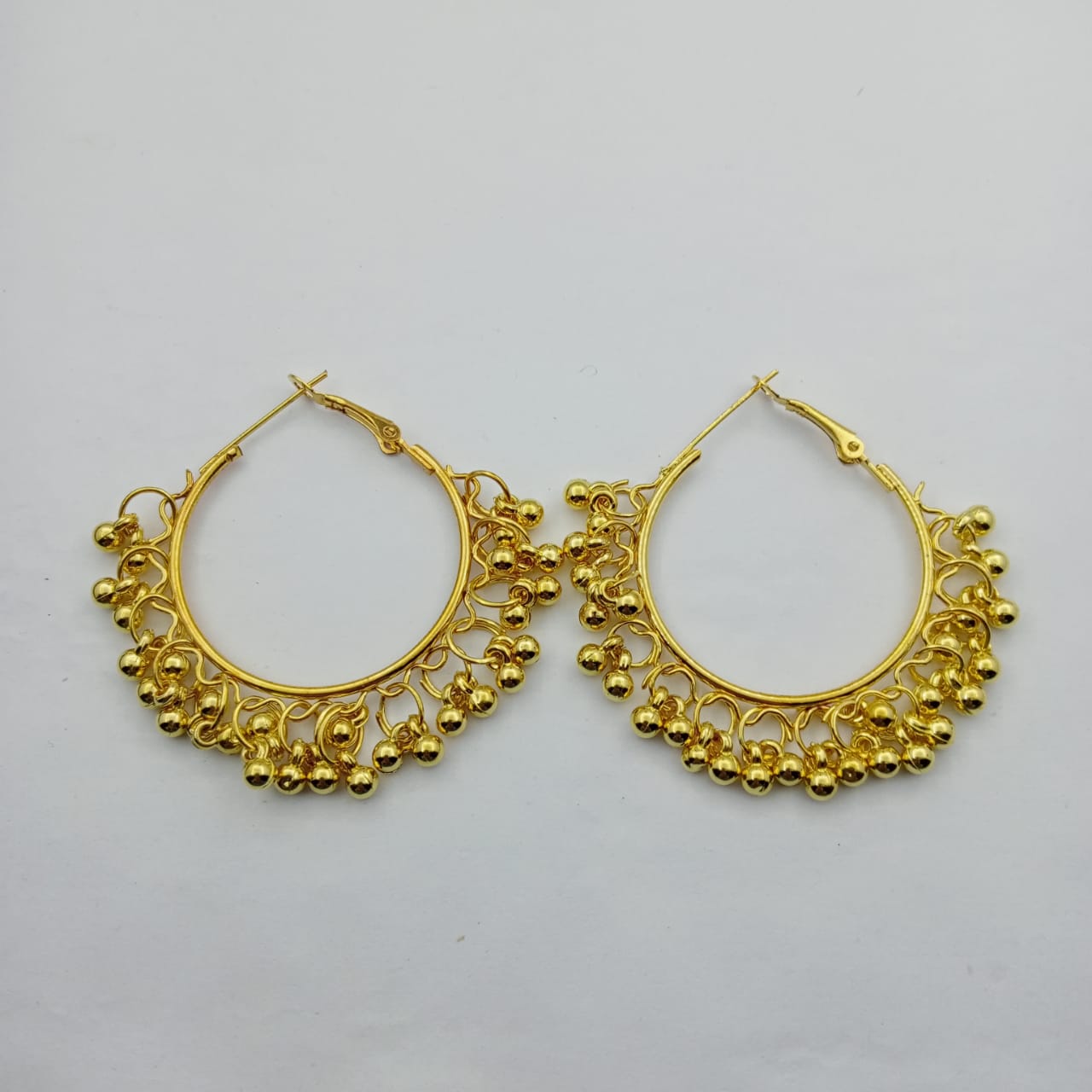 Women's Round Ring with Balls Earrings (Golden)